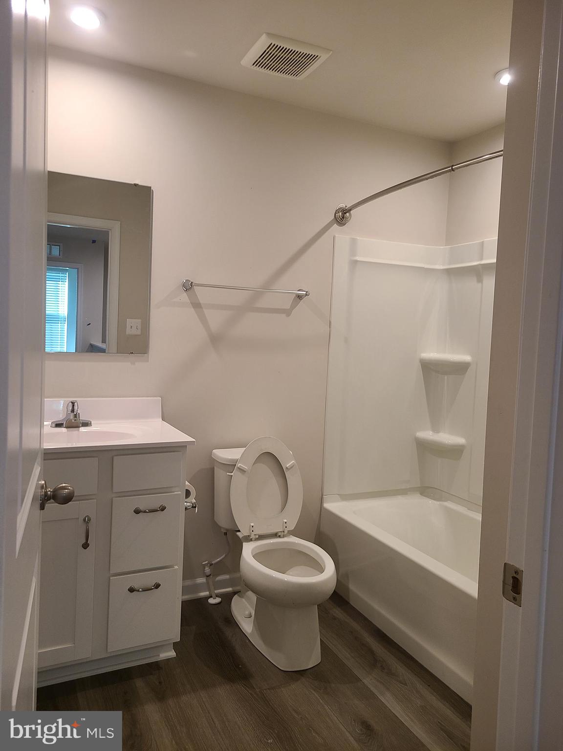 105 Mariners Way Cambridge, MD 21613 - Photo 15 of 45 a bathroom with a toilet a sink and bathtub