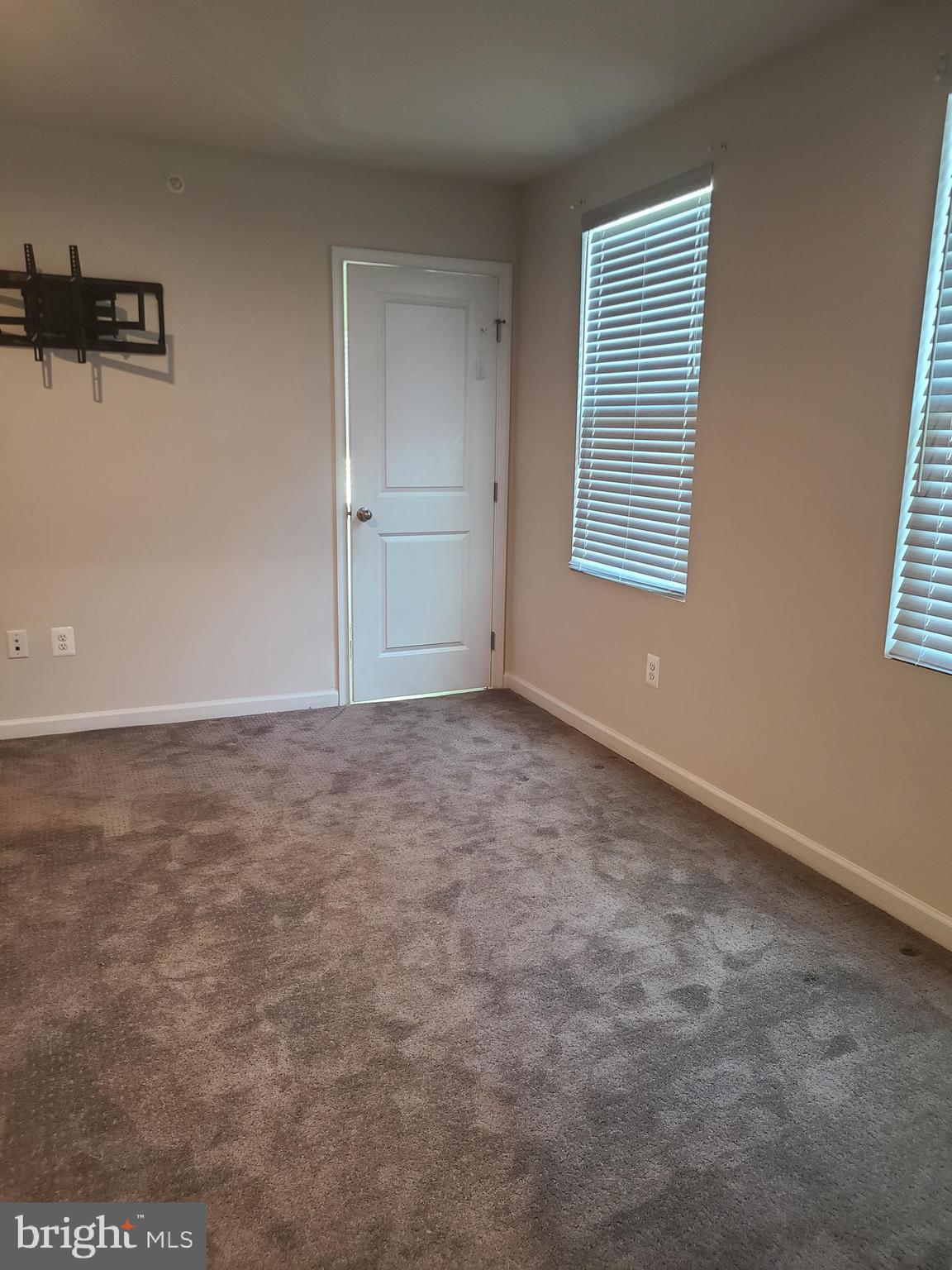 105 Mariners Way Cambridge, MD 21613 - Photo 5 of 45 an empty room with windows