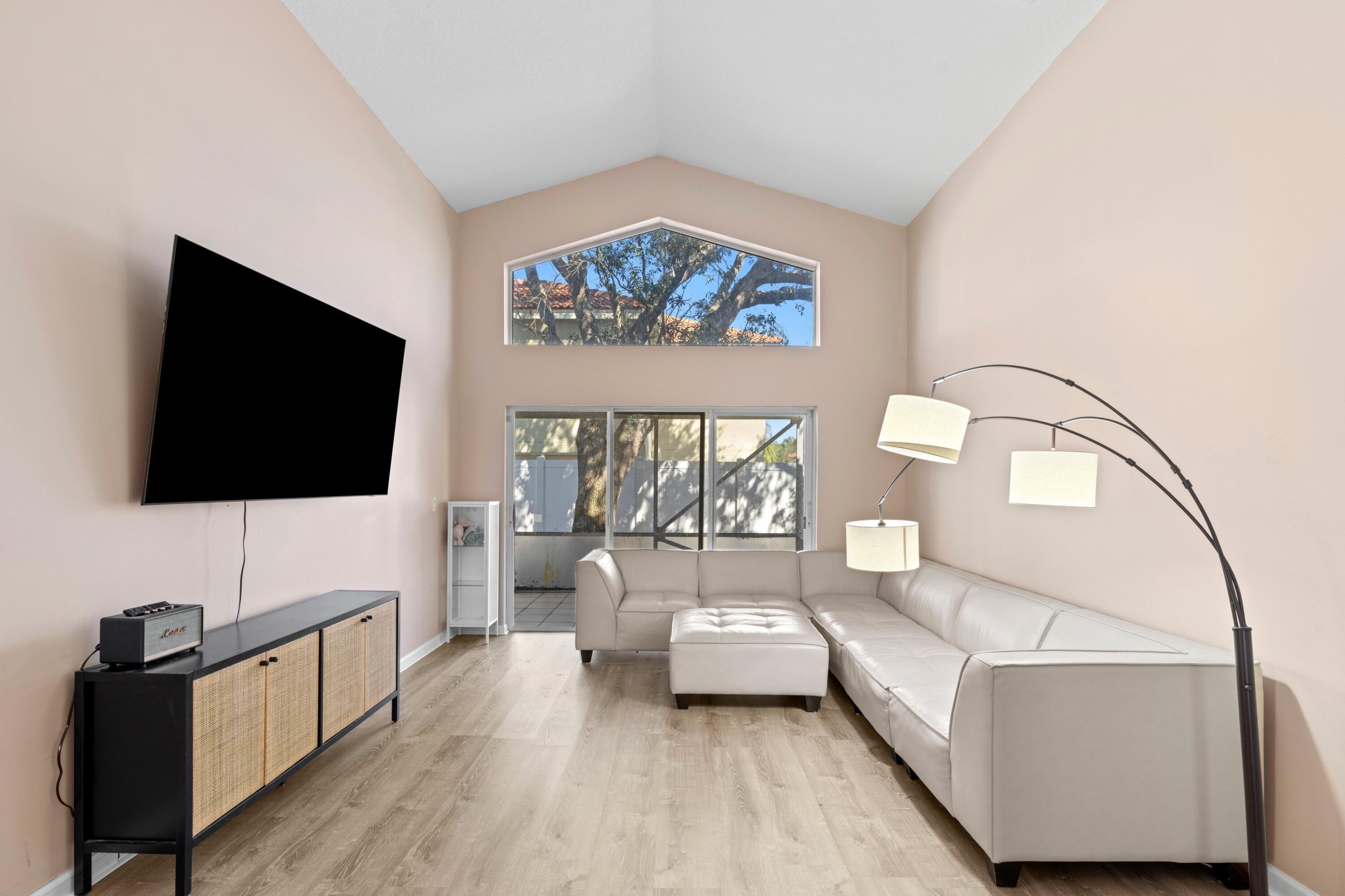 10217 Brookville Lane Boca Raton, FL 33428 - Photo 3 of 44 Living Room