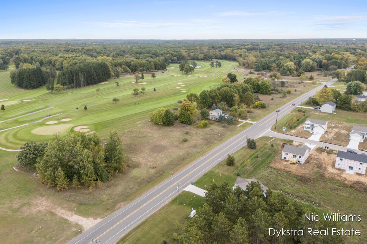 2160 West Ellis Street Belding, MI 48809 - Photo 3 of 11 3