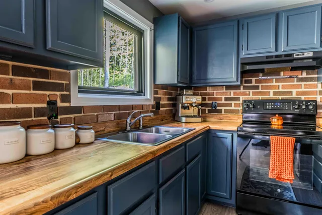 $450,000 | 5 Rosewood Drive, Bow, NH 03304