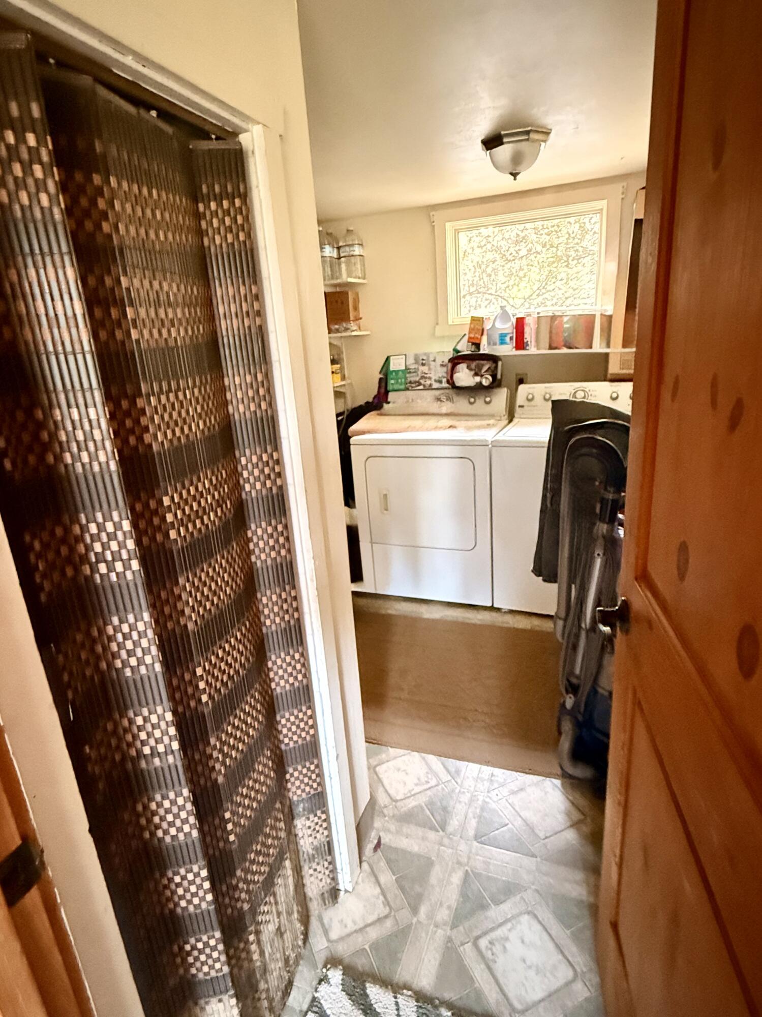 16025 Strawn Road La Pine, OR 97739 - Photo 24 of 70 a utility room with dryer and washer