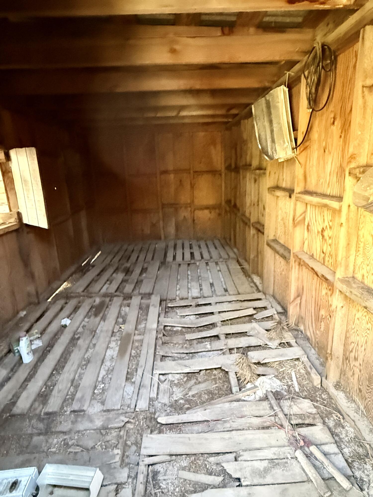 16025 Strawn Road La Pine, OR 97739 - Photo 58 of 70 shed int
