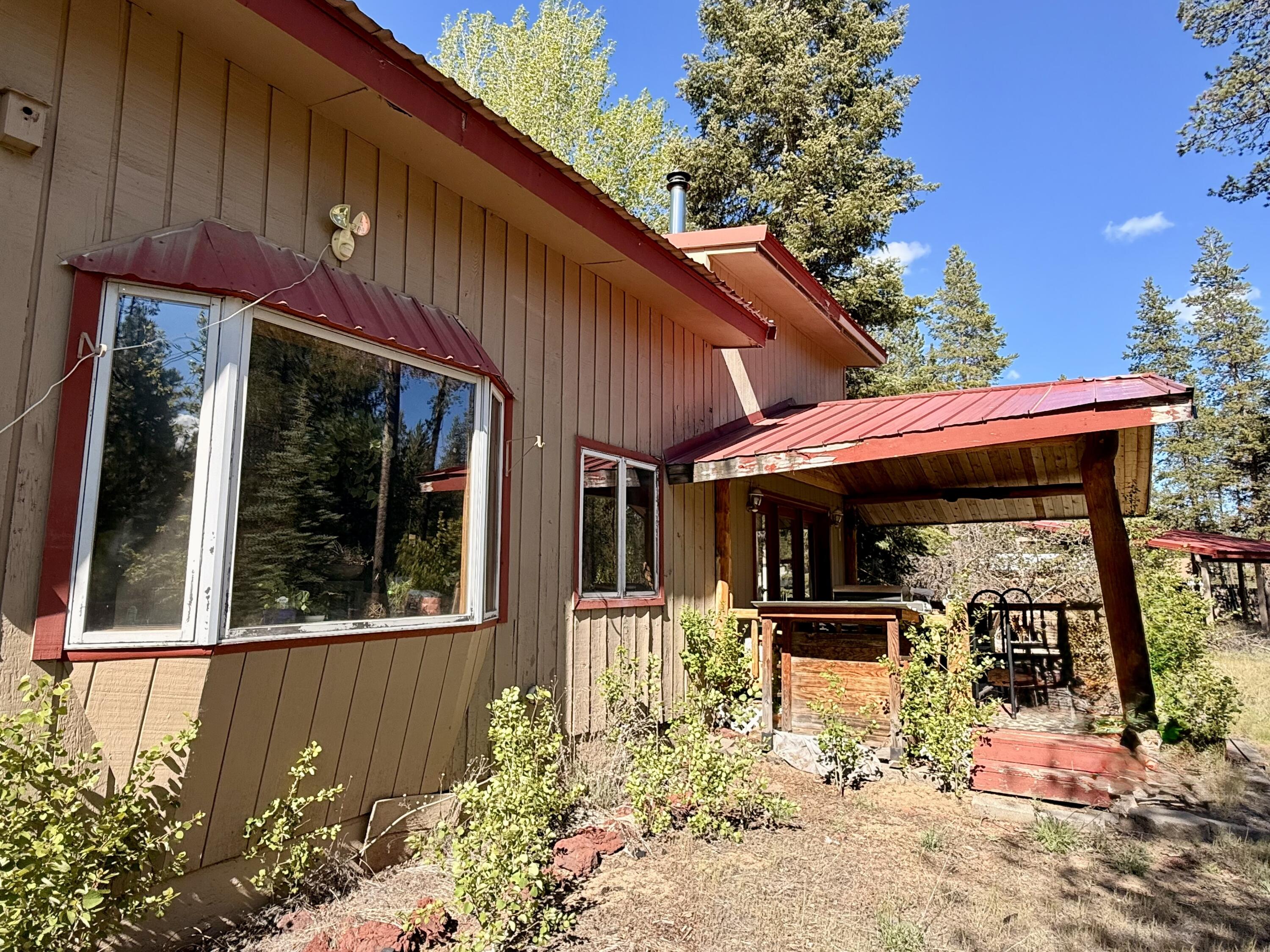 16025 Strawn Road La Pine, OR 97739 - Photo 67 of 70 a view of a chairs and table in the patio