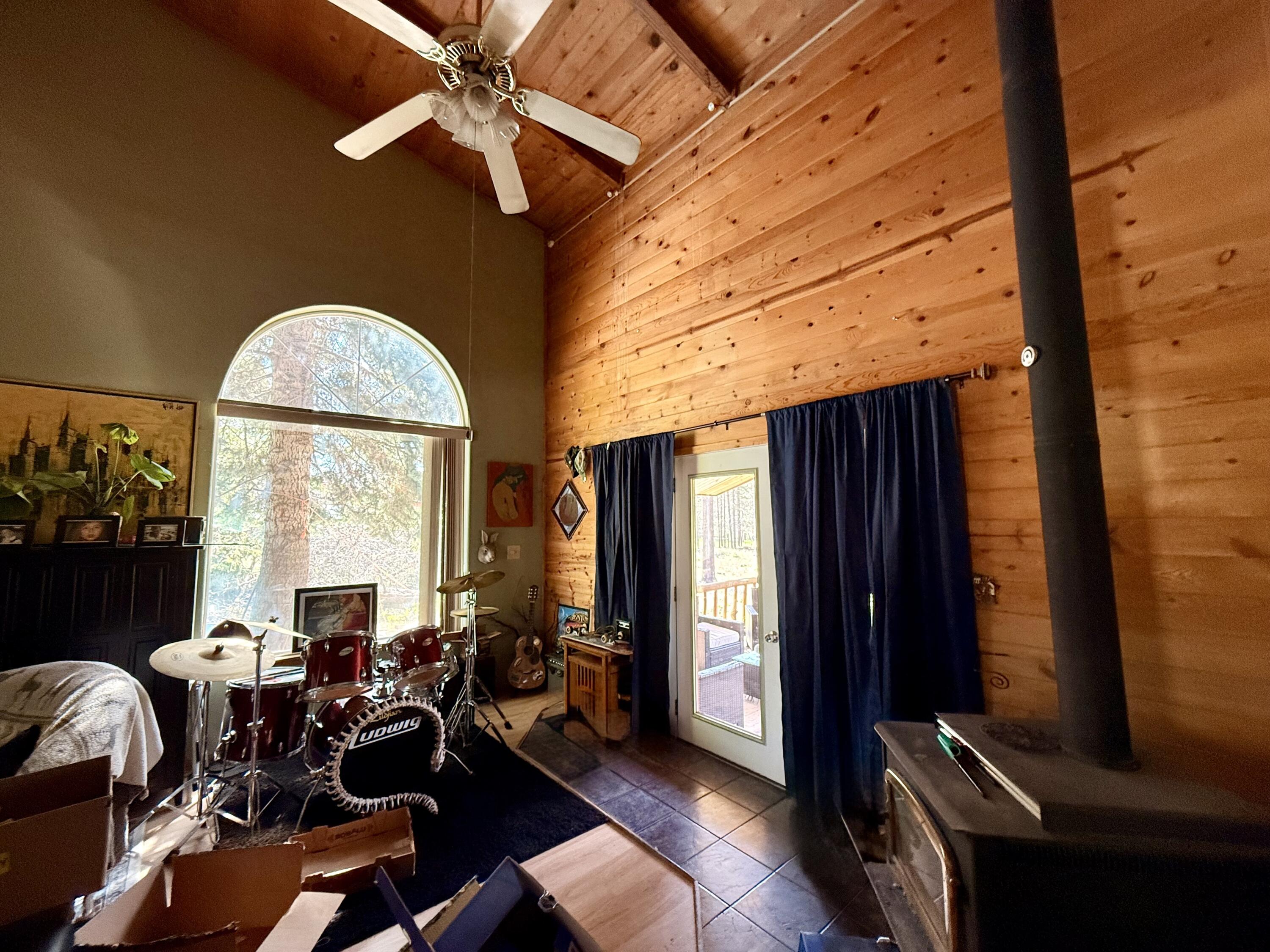 16025 Strawn Road La Pine, OR 97739 - Photo 8 of 70 living room 3