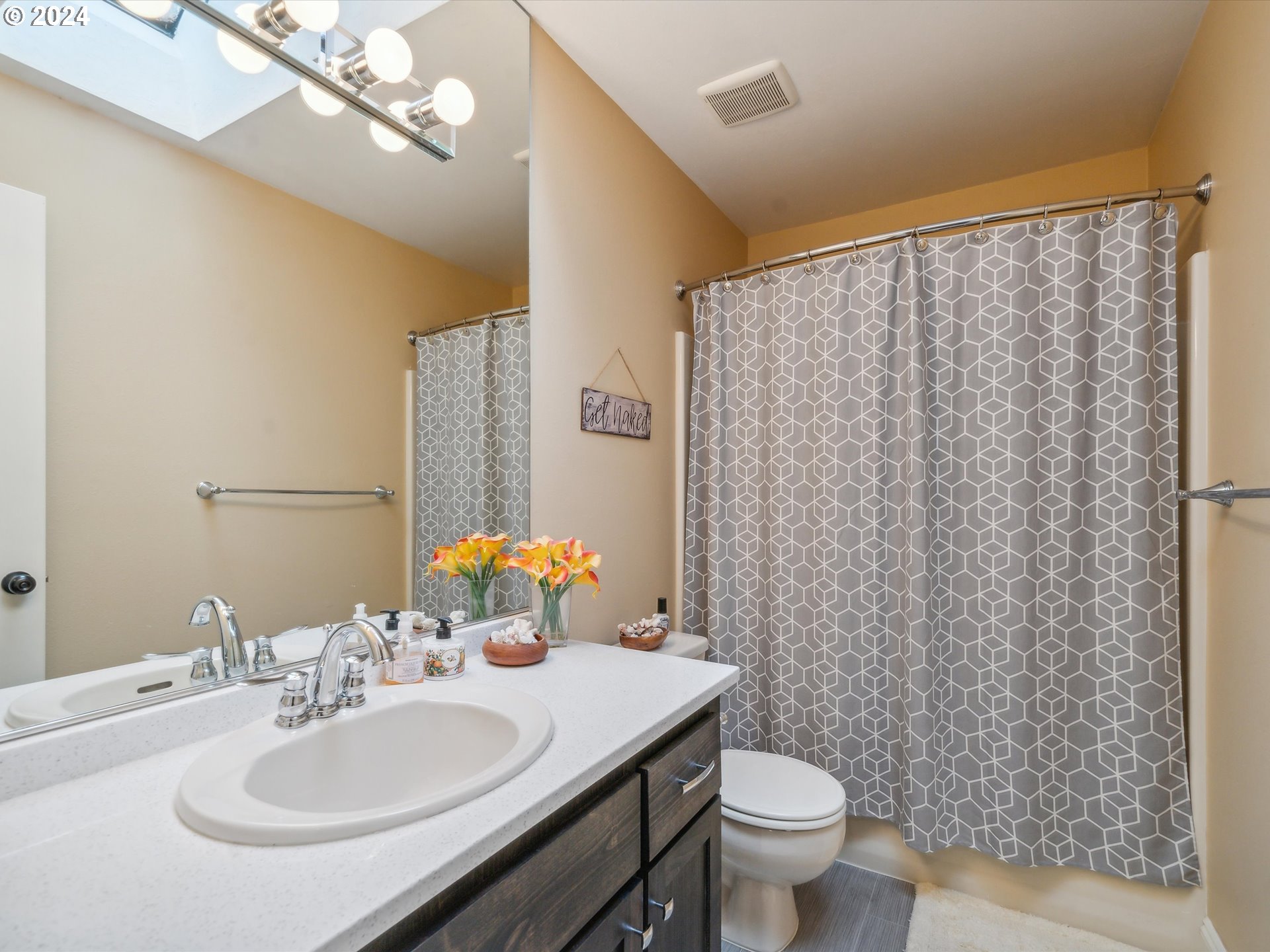 12124 Southwest Lesser Road Portland, OR 97219 - Photo 30 of 37 Gallery Image 30