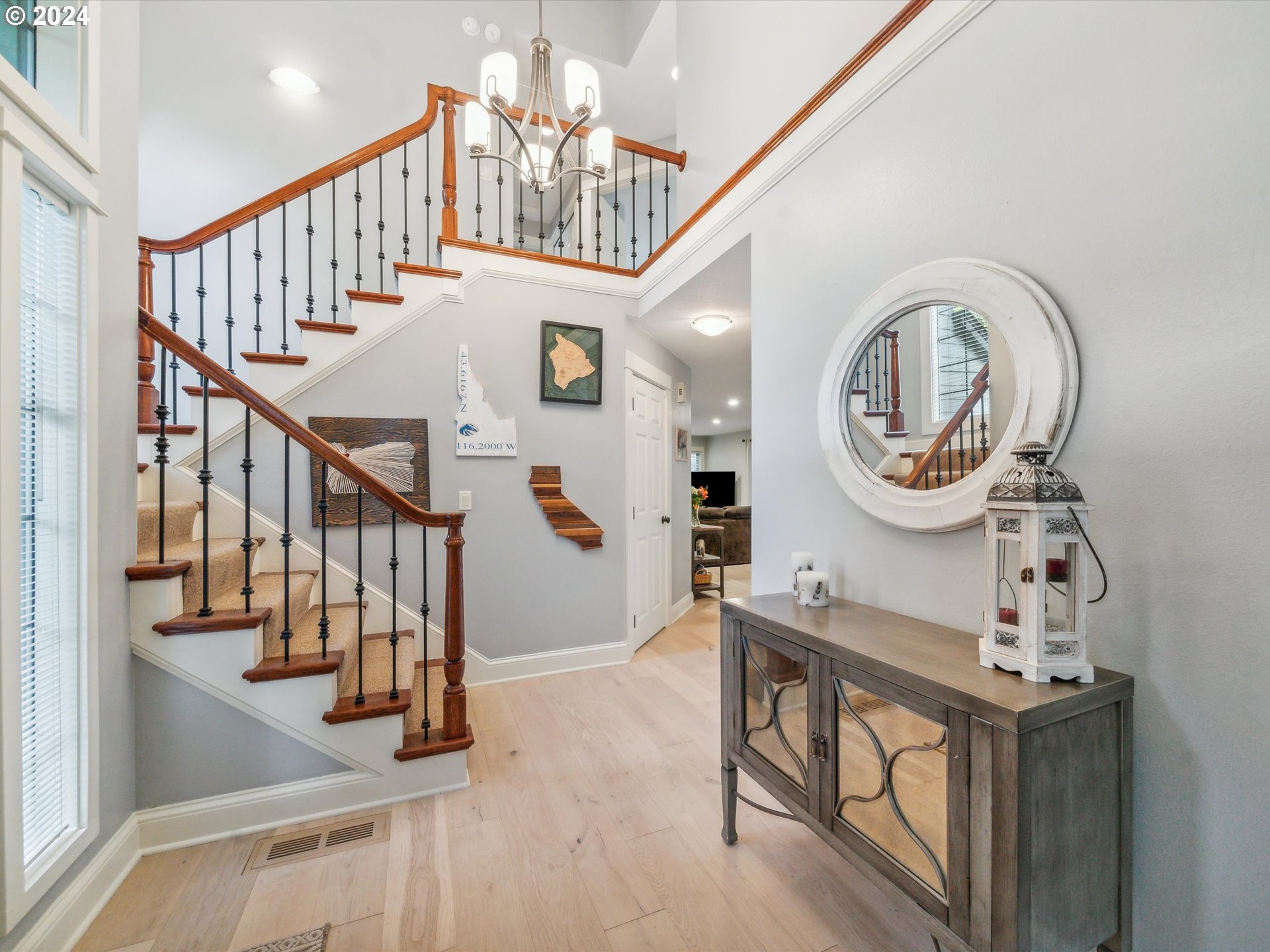 12124 Southwest Lesser Road Portland, OR 97219 - Photo 4 of 37 Gallery Image 4