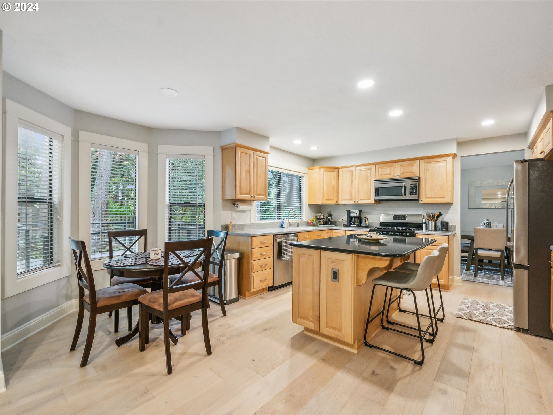 12124 Southwest Lesser Road Portland, OR 97219 - Photo 9 of 37 Gallery Image 9