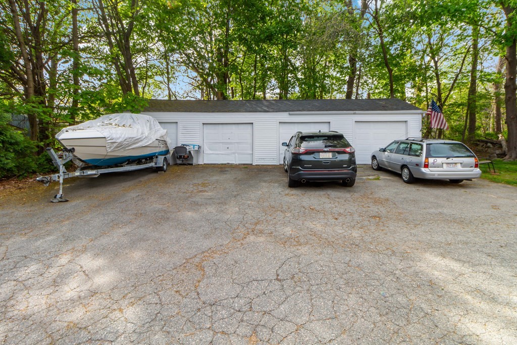 14 Vinnicum Road Swansea, MA 02777 - Photo 3 of 12 Gallery Image 3