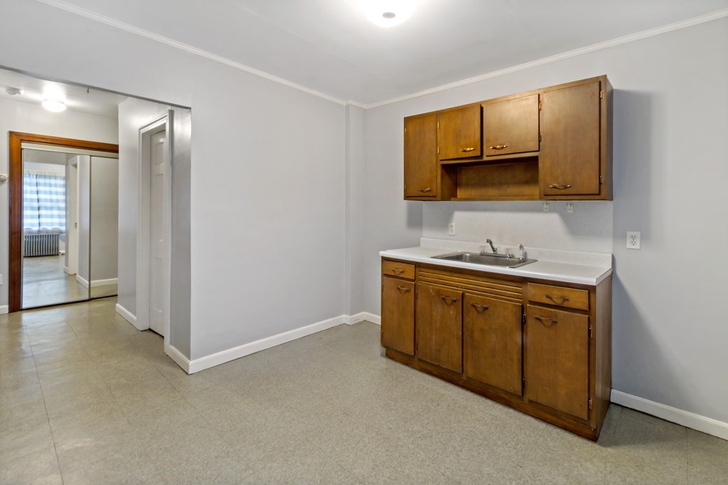 14 Vinnicum Road Swansea, MA 02777 - Photo 4 of 12 Gallery Image 4