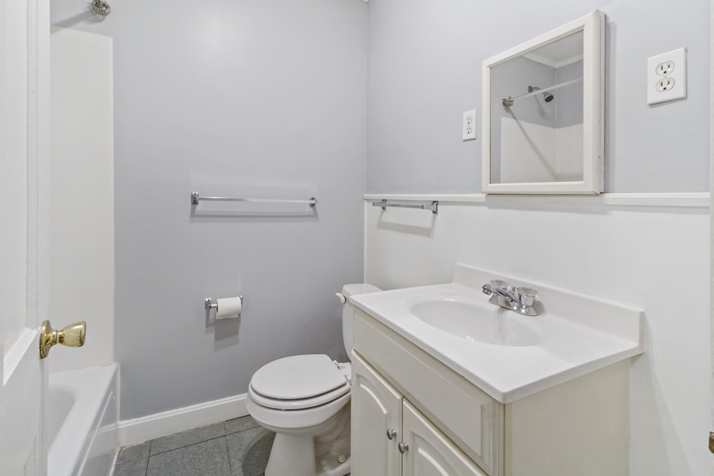 14 Vinnicum Road Swansea, MA 02777 - Photo 8 of 12 Gallery Image 8