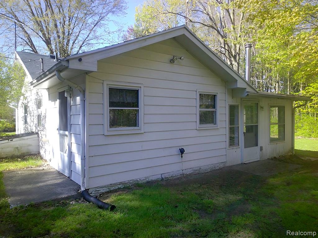1591 North Branch Road North Branch, MI 48461 - Photo 3 of 14 Gallery Image 3