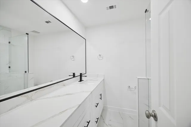 $589,000 | 6415 Upshaw Drive, Houston, TX 77396