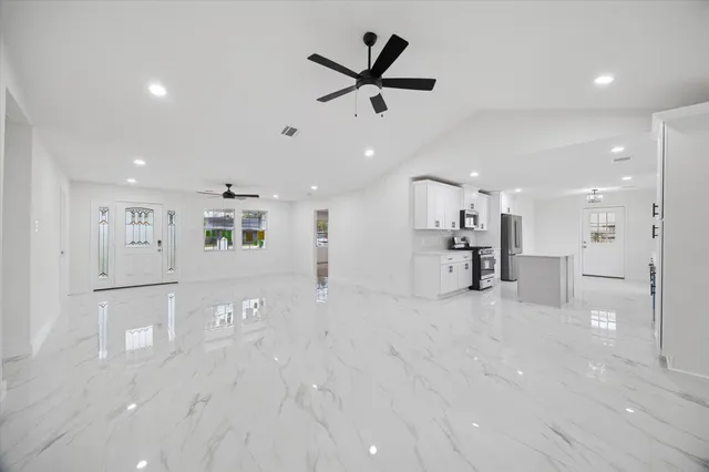 $589,000 | 6415 Upshaw Drive, Houston, TX 77396