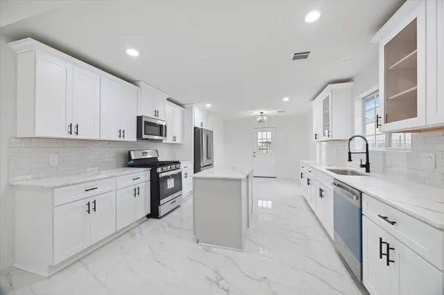 $589,000 | 6415 Upshaw Drive, Houston, TX 77396