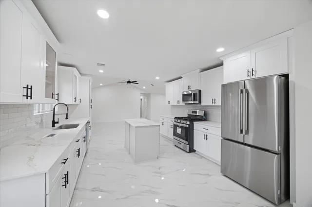 $589,000 | 6415 Upshaw Drive, Houston, TX 77396