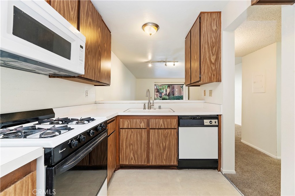 282 Tangelo, Unit 336 Irvine, CA 92618 - Photo 6 of 27