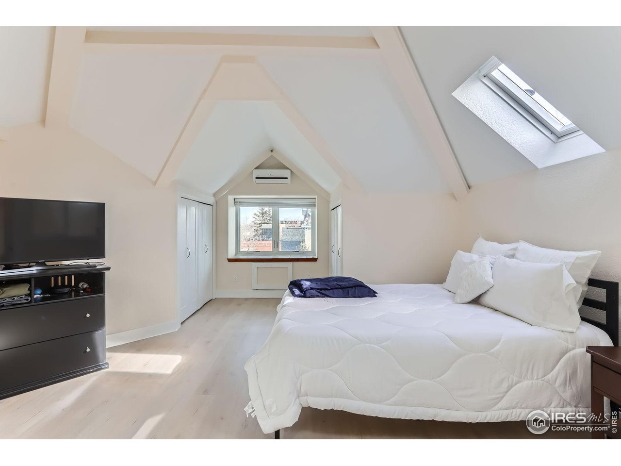 620 Pearl Street, Unit E Boulder, CO 80302 - Photo 15 of 37 a bedroom with a bed and a flat screen tv