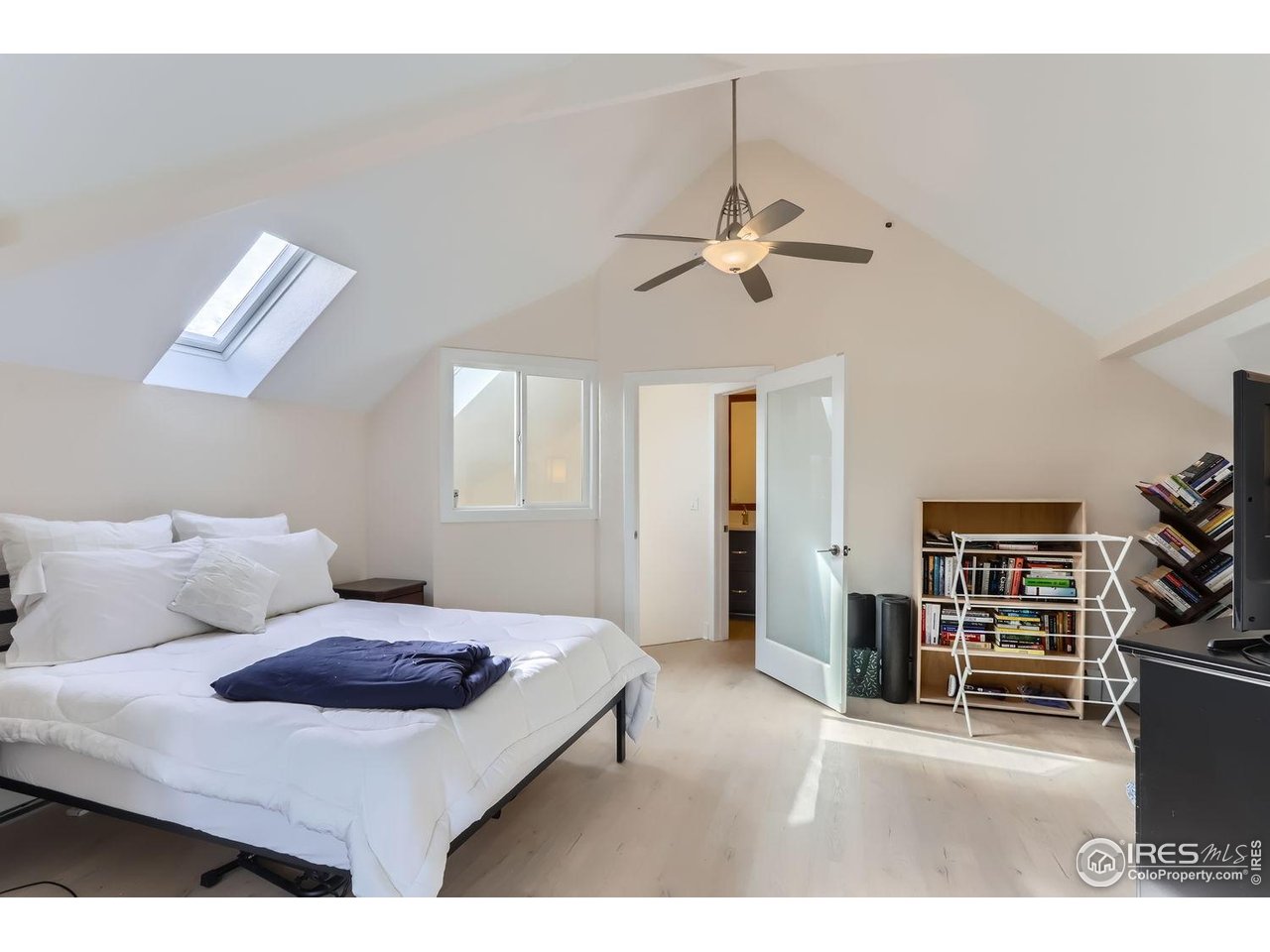 620 Pearl Street, Unit E Boulder, CO 80302 - Photo 17 of 37 a bedroom with a bed dresser and a window
