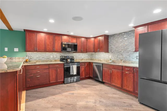 $449,900 | 1 Tupperware Drive, Unit 138, North Smithfield, RI 02896