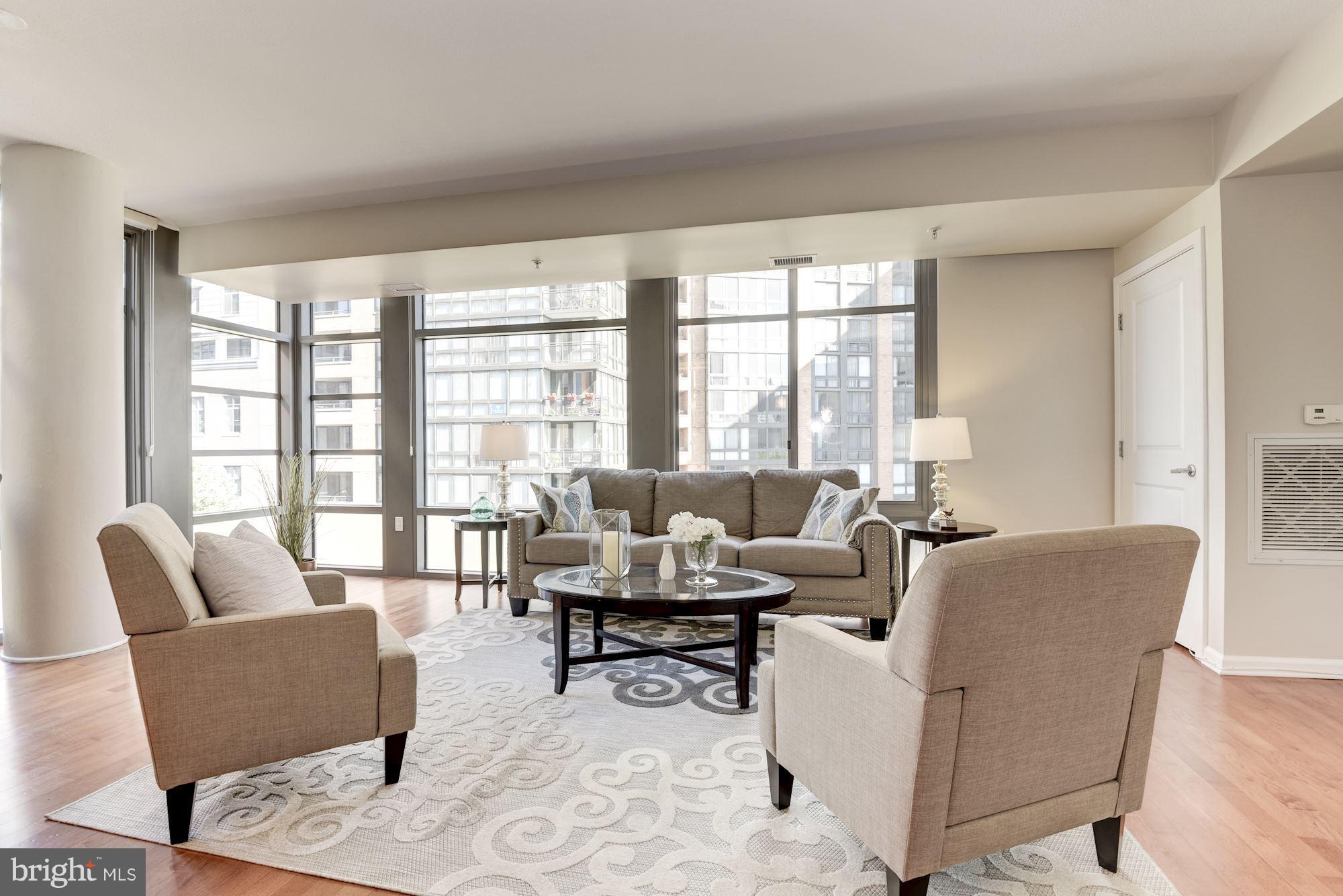 440 L Street Northwest, Unit 405 Washington, DC 20001 - Photo 5 of 29 Living Room