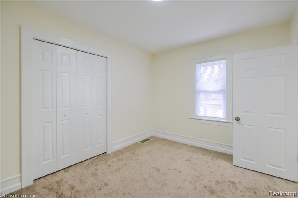 2127 Kenneth Street Burton, MI 48529 - Photo 32 of 49