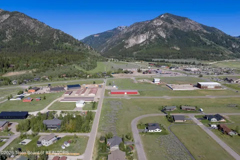 $865,000 | 216 Columbine Street, Alpine, WY 83128