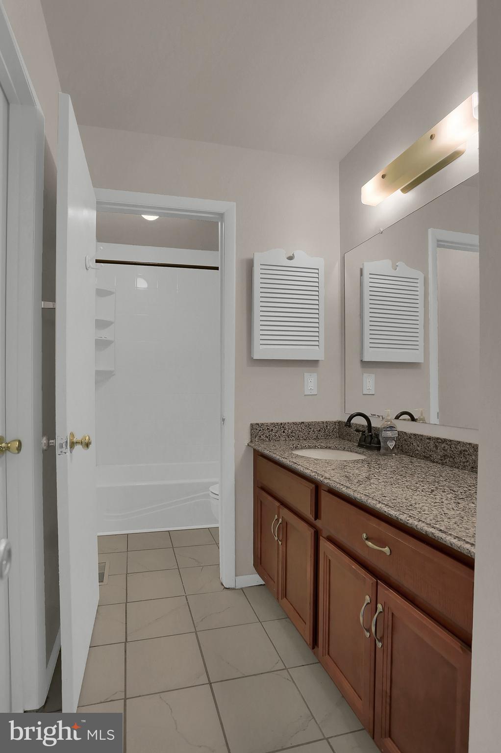 12945 Cunninghill Cove Road Baltimore, MD 21220 - Photo 20 of 35 Main level bath