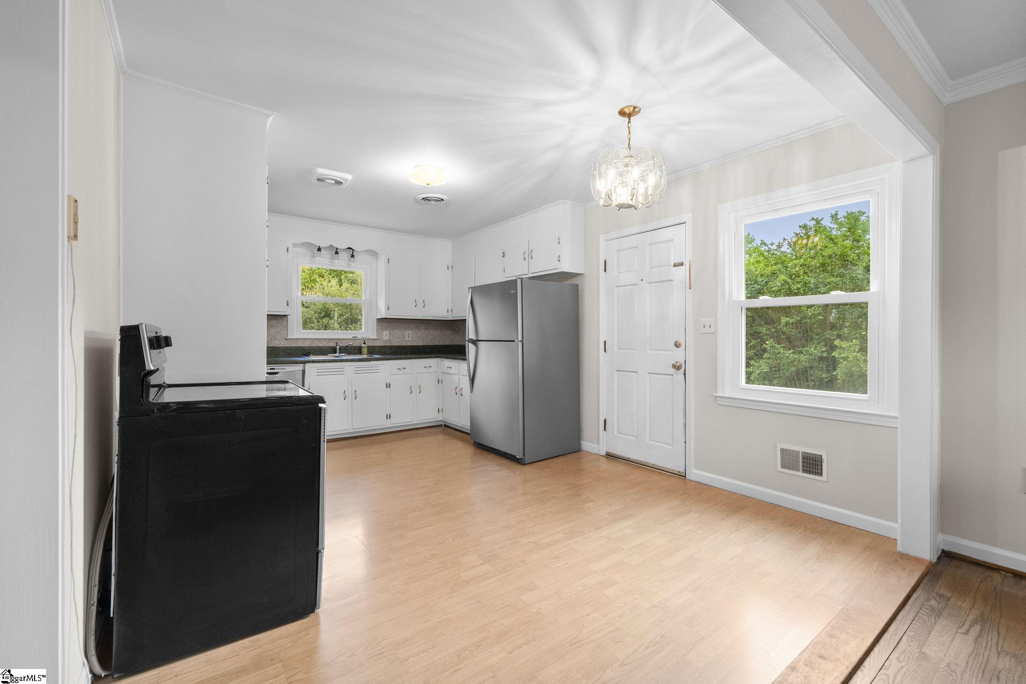 1313 North Parker Road Greenville, SC 29609 - Photo 5 of 48