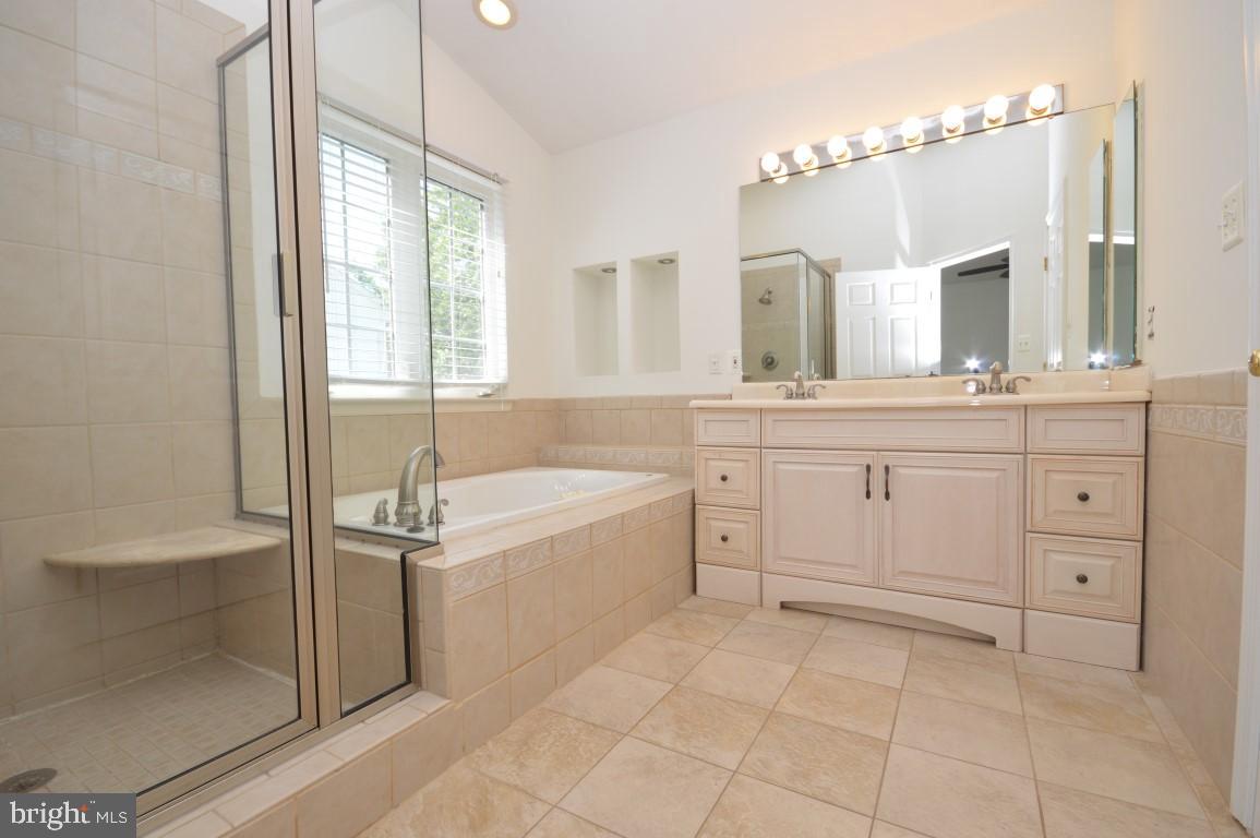 14444 Clubhouse Road Gainesville, VA 20155 - Photo 20 of 42 Luxurious Owner's Bath