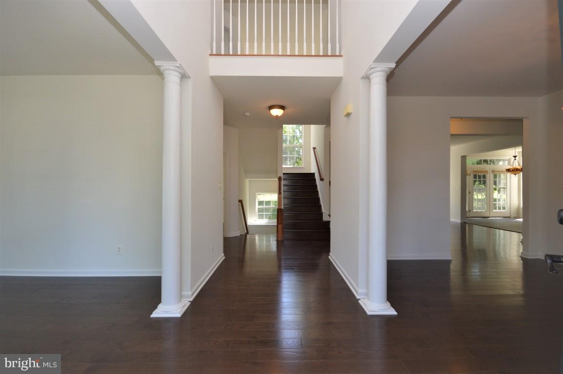 14444 Clubhouse Road Gainesville, VA 20155 - Photo 5 of 42 2 Story Foyer Welcomes You Inside