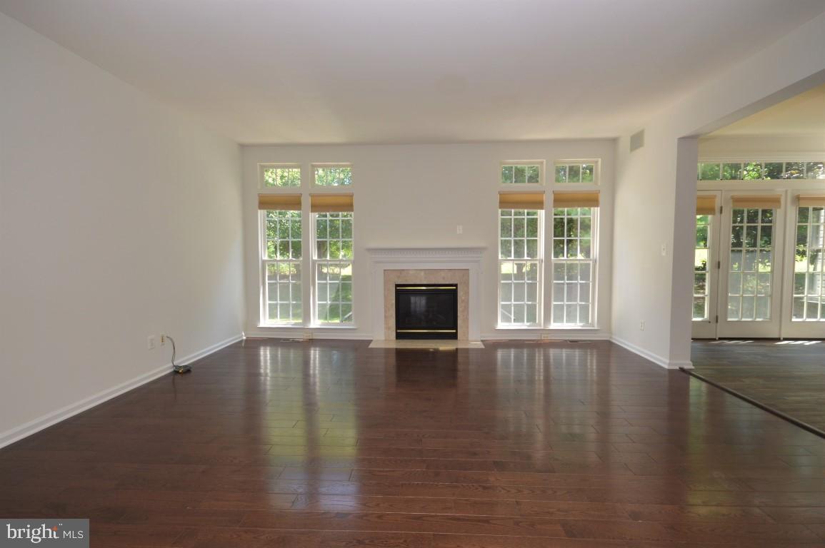14444 Clubhouse Road Gainesville, VA 20155 - Photo 7 of 42 Extended Family Room w/Wall of Windows