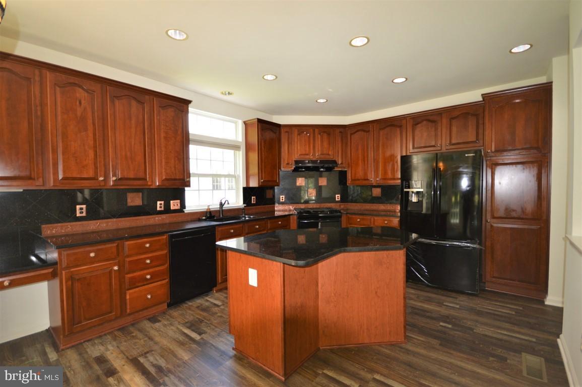 14444 Clubhouse Road Gainesville, VA 20155 - Photo 8 of 42 Gourmet Kitchen w/New Flooring