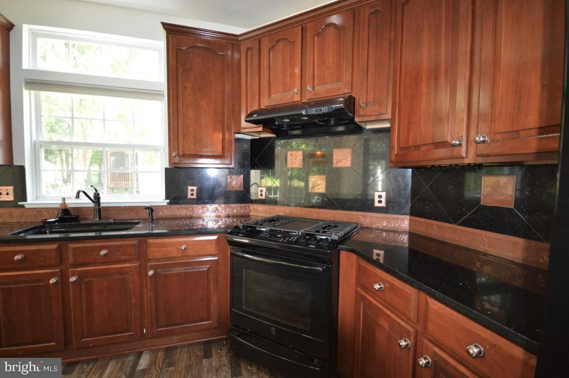 14444 Clubhouse Road Gainesville, VA 20155 - Photo 10 of 42 Gorgeous Cabinetry