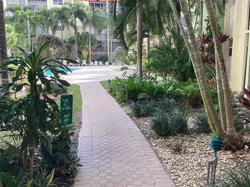 5300 Northeast 24th Terrace, Unit 416C Fort Lauderdale, FL 33308 - Photo 23 of 26 a view of yard with green space