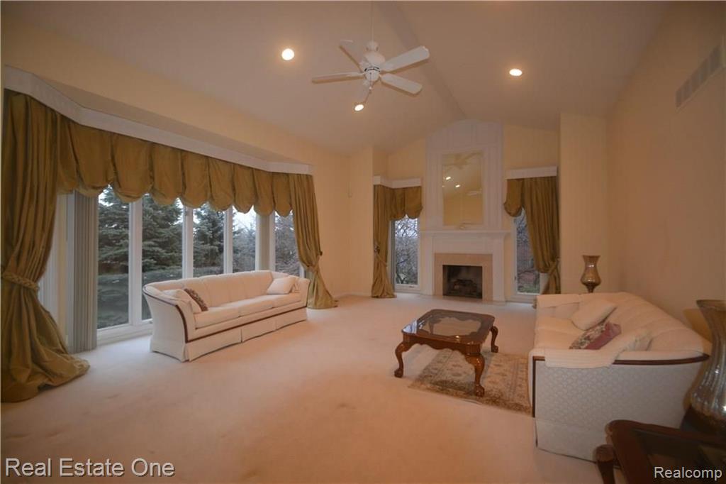 2019 Mapleridge Road Rochester Hills, MI 48309 - Photo 4 of 19