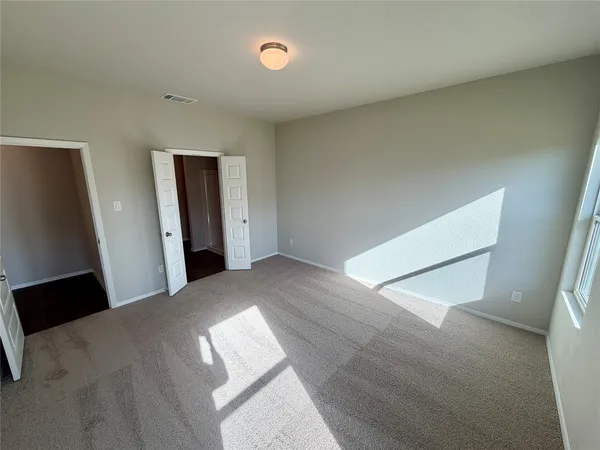a view of a big room with closet and windows