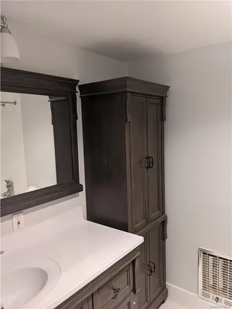 $2,300 | 10 Wild Oaks Road, Unit 124, Goldens Bridge, NY 10526