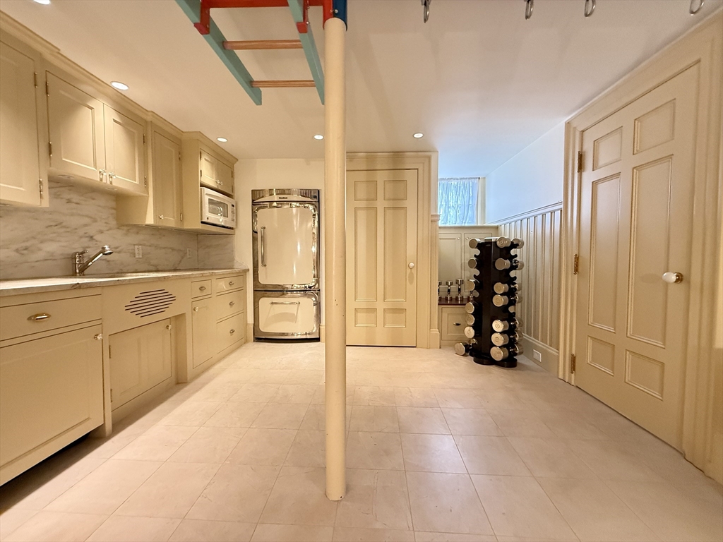 79 Pinckney Street Boston, MA 02114 - Photo 17 of 20