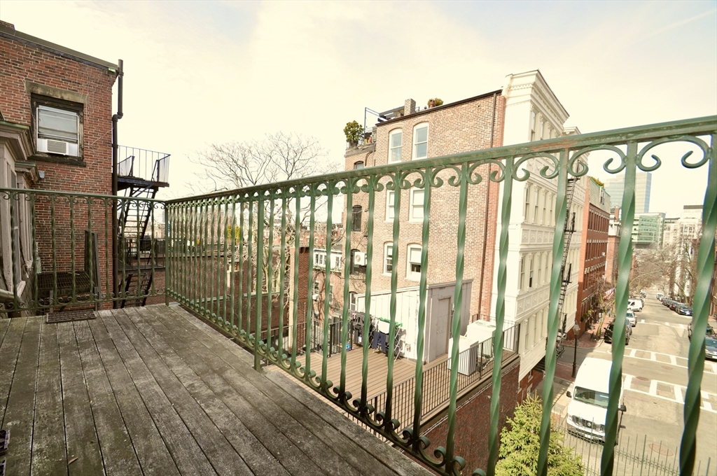 79 Pinckney Street Boston, MA 02114 - Photo 19 of 20