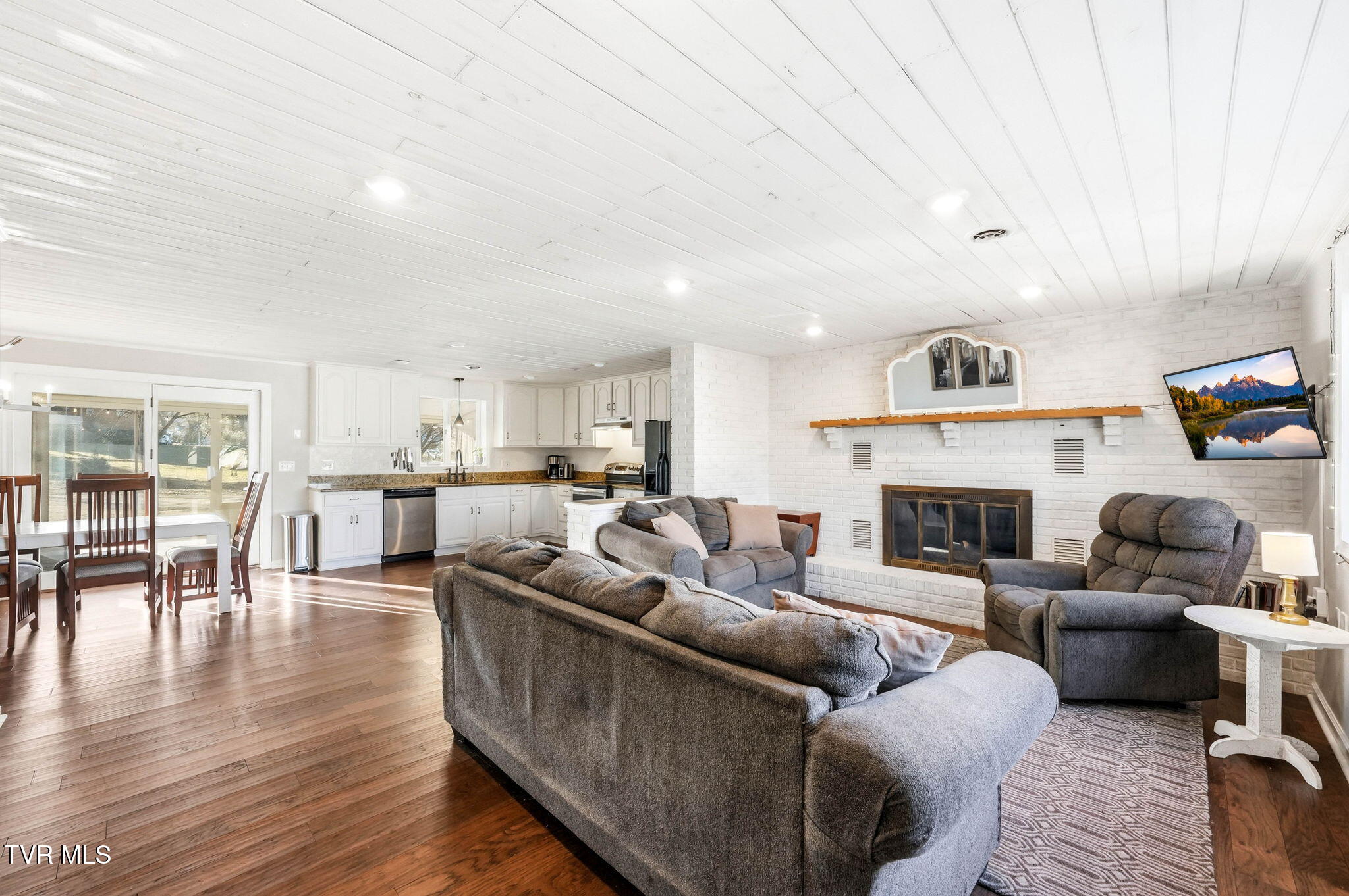 297 Beaver Road Bluff City, TN 37618 - Photo 3 of 36 IMG_5365