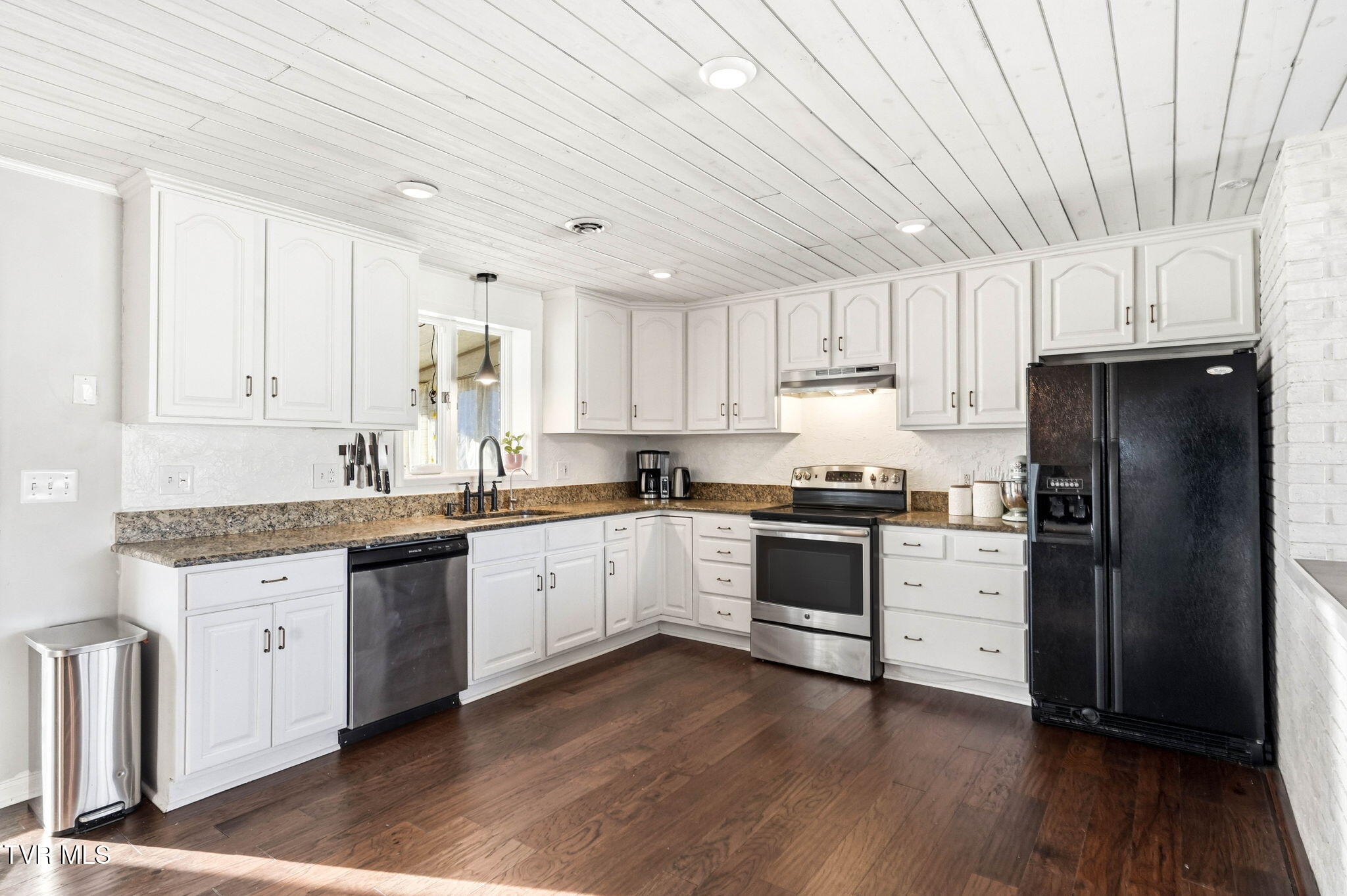 297 Beaver Road Bluff City, TN 37618 - Photo 6 of 36 IMG_5361