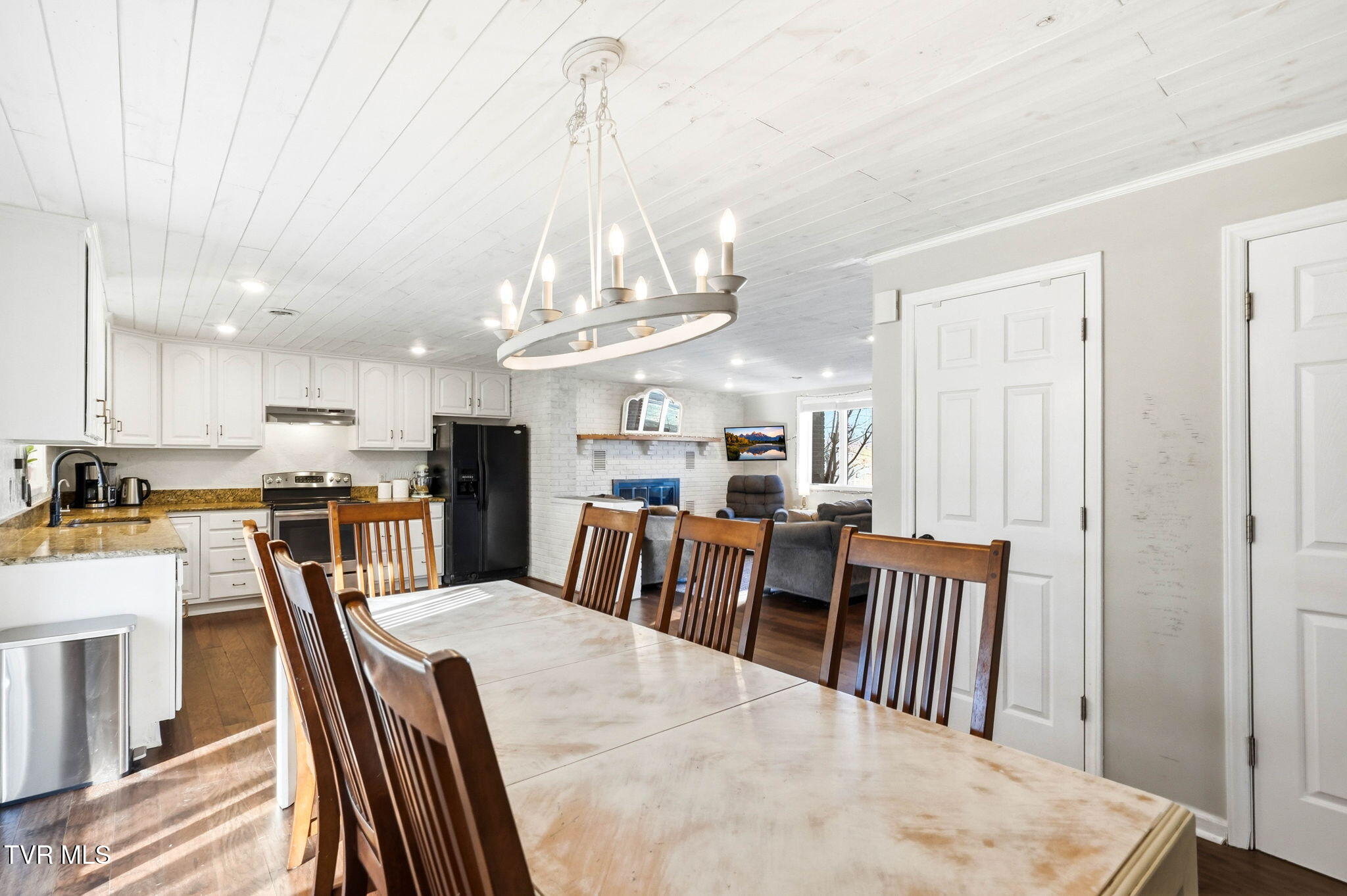 297 Beaver Road Bluff City, TN 37618 - Photo 8 of 36 IMG_5388