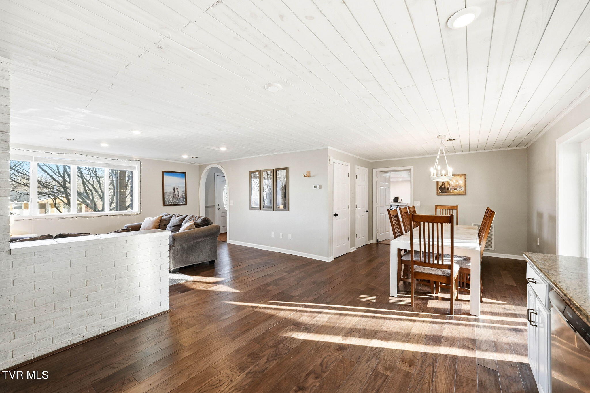 297 Beaver Road Bluff City, TN 37618 - Photo 9 of 36 IMG_5387