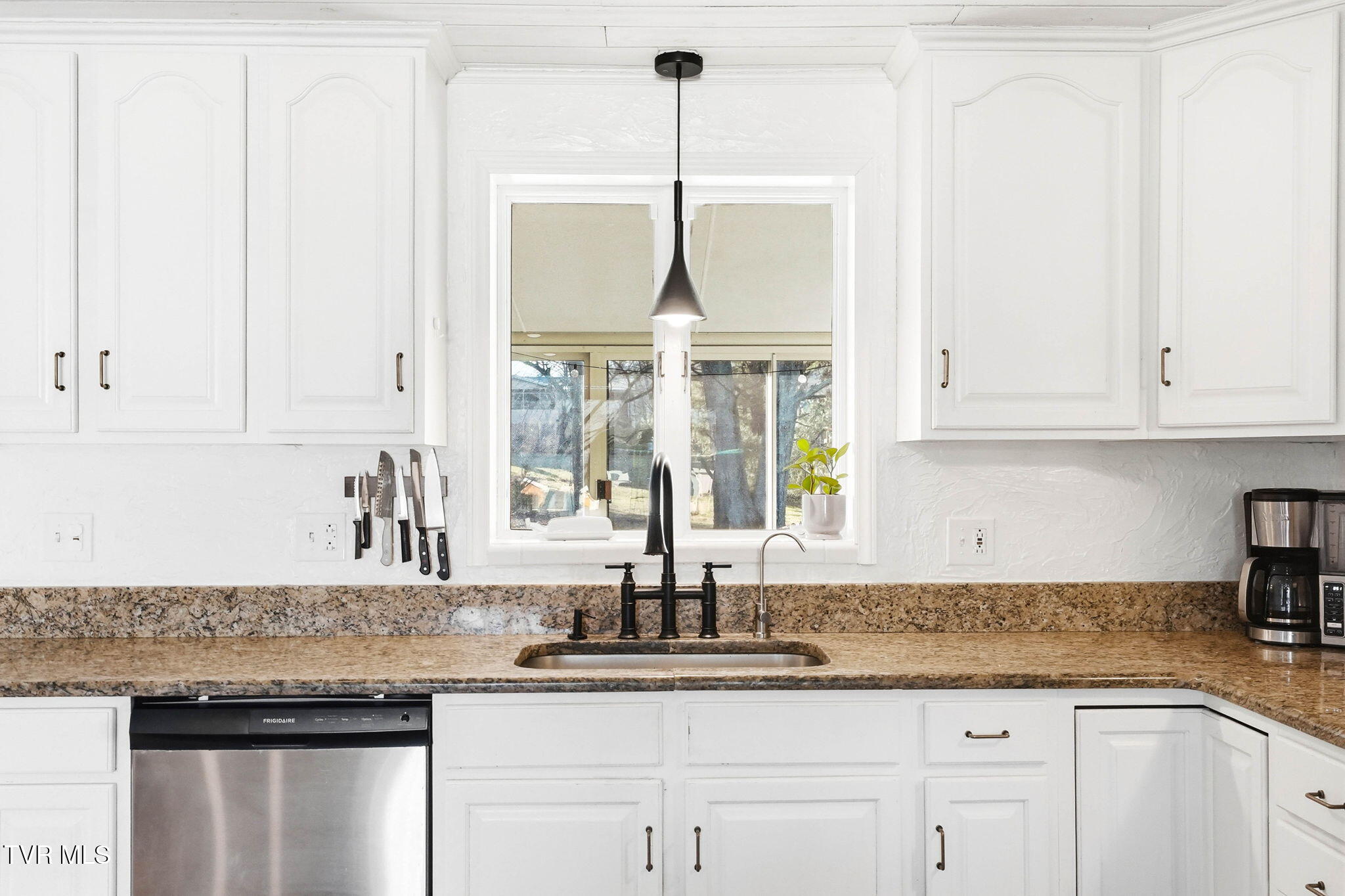 297 Beaver Road Bluff City, TN 37618 - Photo 10 of 36 IMG_5369