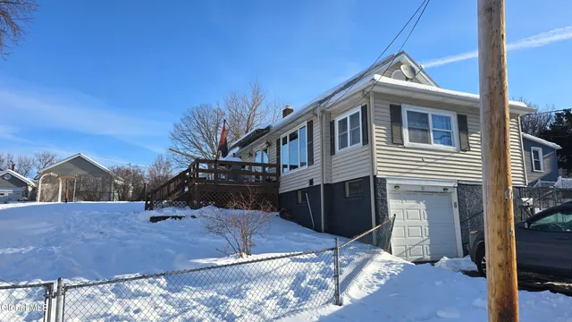 $284,000 | 10 New York Avenue, East Greenbush, NY 12144