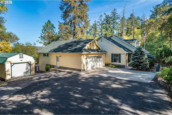 $599,000 | 1049 West Copper Court, Roseburg, OR 97471