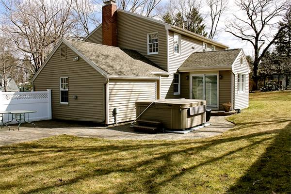 23 Willard Road Reading, MA 01867 - Photo 3 of 23 Gallery Image 3