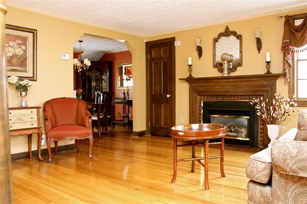 23 Willard Road Reading, MA 01867 - Photo 4 of 23 Gallery Image 4