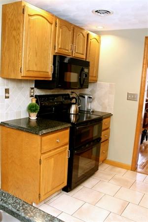 23 Willard Road Reading, MA 01867 - Photo 8 of 23 Gallery Image 8